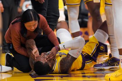 Caldwel Pope conmocionado tras la brutal falta de Bobby Portis