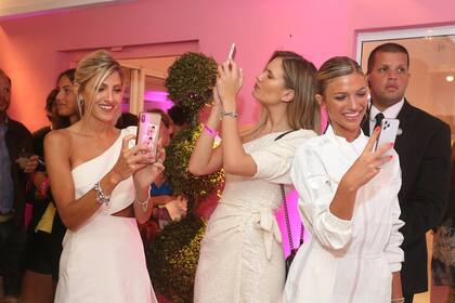 Cale, Eva y Stefi en Pandora Beach House