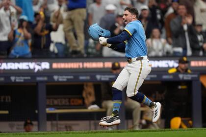 Caleb Durbin conecta un jonrón decisivo y Cerveceros superan 4-3 a Padres