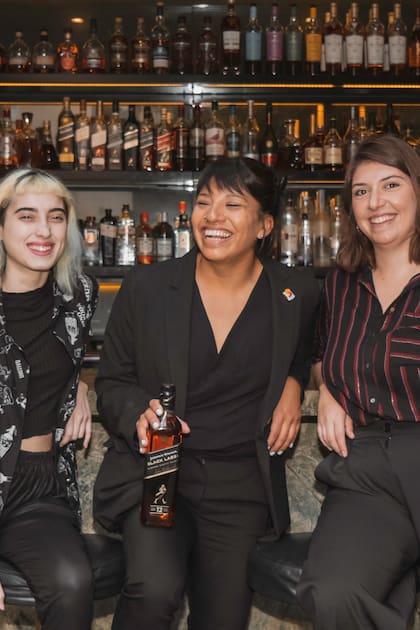 Calichio, Arroyo y Caviasso: mujeres bartenders.