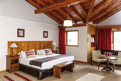 Cálido y rústico, el Hotel Las Bayas.