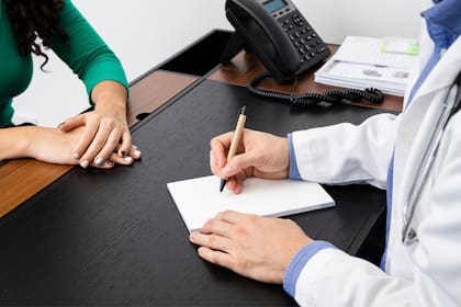 California debate una ley para restablecer la cobertura médica a migrantes sin estatus legal