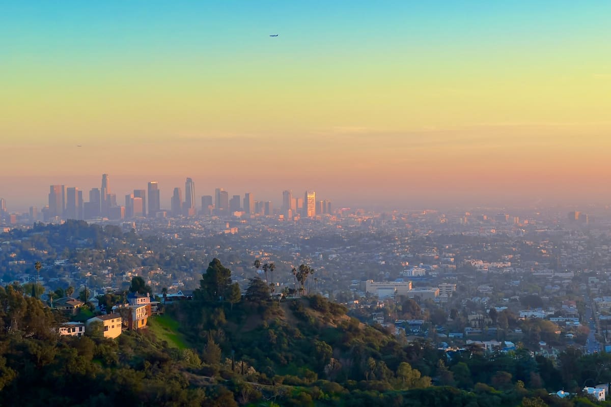 California está en la parte superior de la lista de estados con mayor exigencia de ingresos para familias de clase media