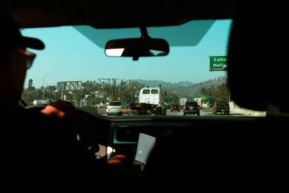 California podría enfrentar una acción severa en relación con los permisos de conducir comercial, tras una auditoría federal