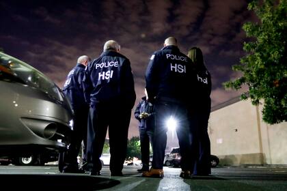 California: Vicealcaldesa parece pedir a pandillas intervenir en redadas migratorias