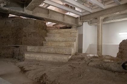 Los arqueólogos encontraron una escalera de mármol blanco con la que se unían los diferentes niveles del jardín