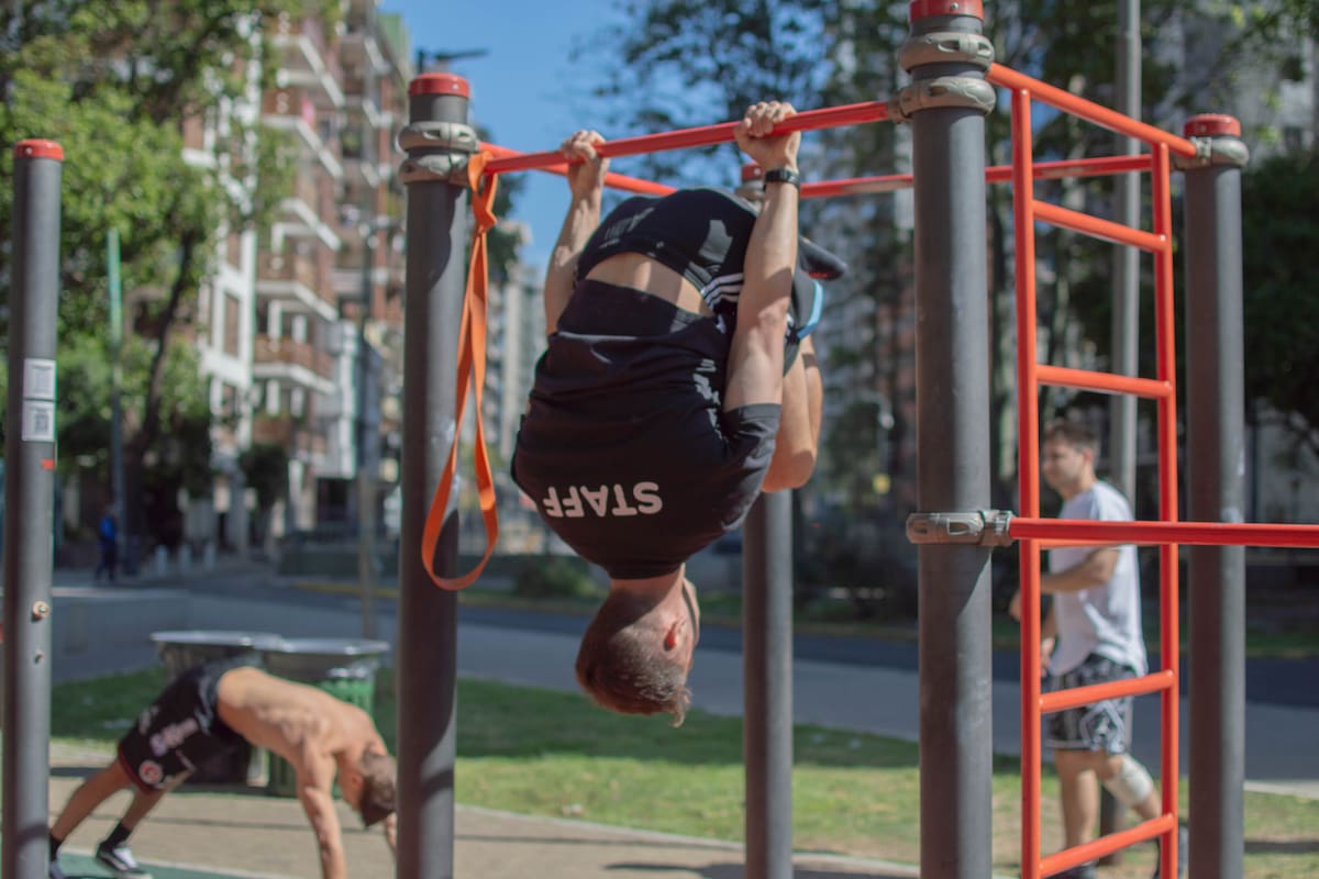 Calistenia: la disciplina que no discrimina género, edad ni lugar.