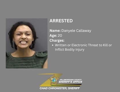 Callaway fue arrestada y sonrió en la foto de su detención