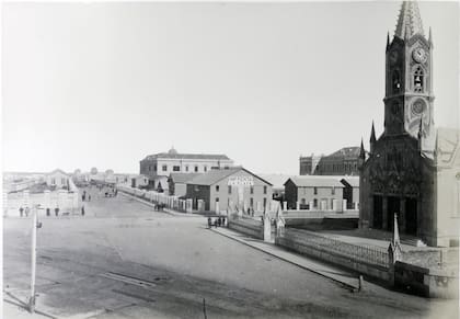 Calle 48 y Diagonal 80. Iglesia San Ponciano.