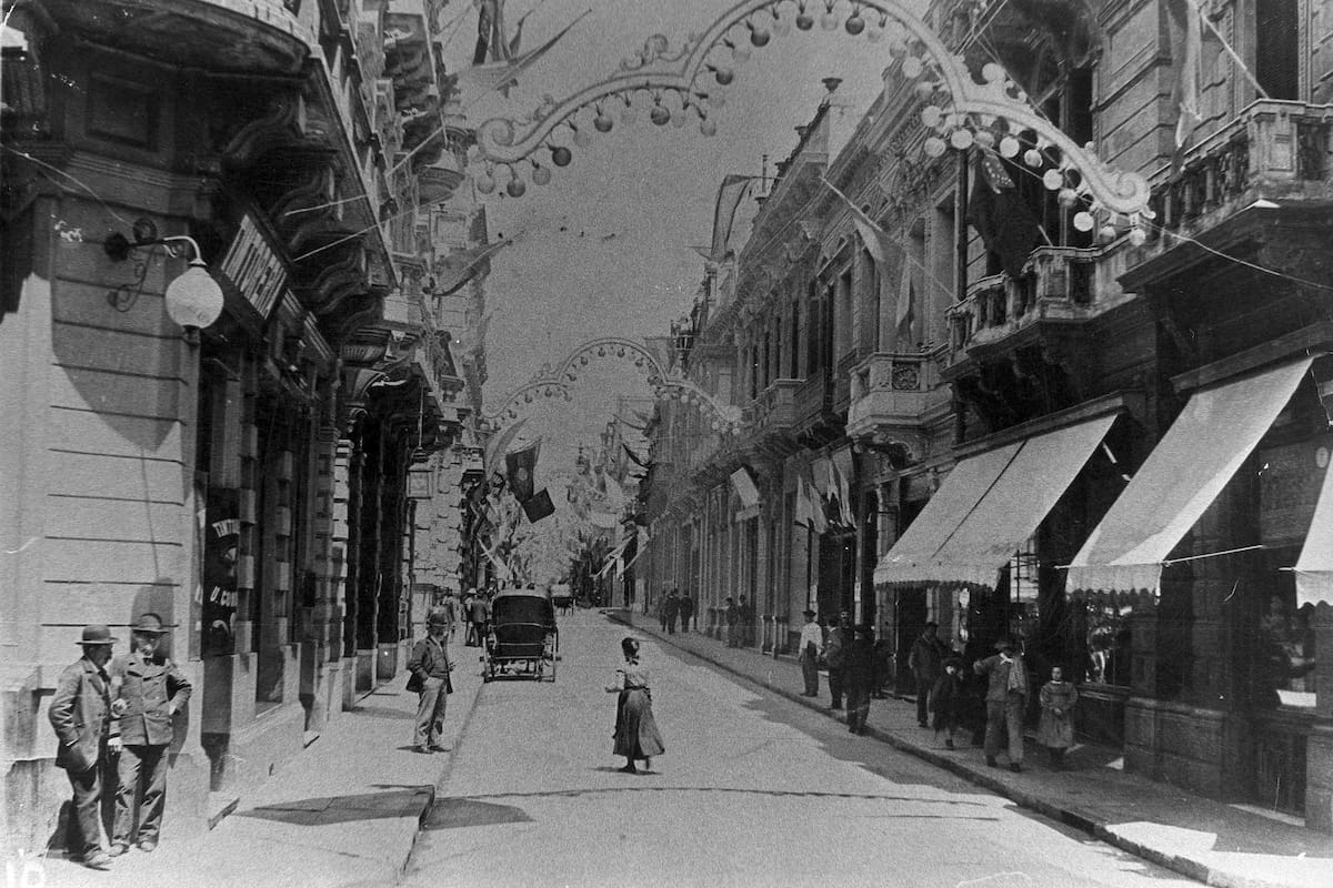Calle Florida en 1905. Desde finales del siglo XIX y durante las primeras décadas del s. XX, los restaurantes franceses se instalaron allí, en la zona céntrica.