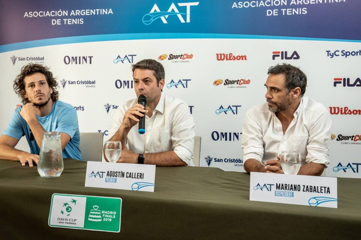 Calleri junto a Gaudio y Zabaleta, en la conferencia de prensa de este domingo.