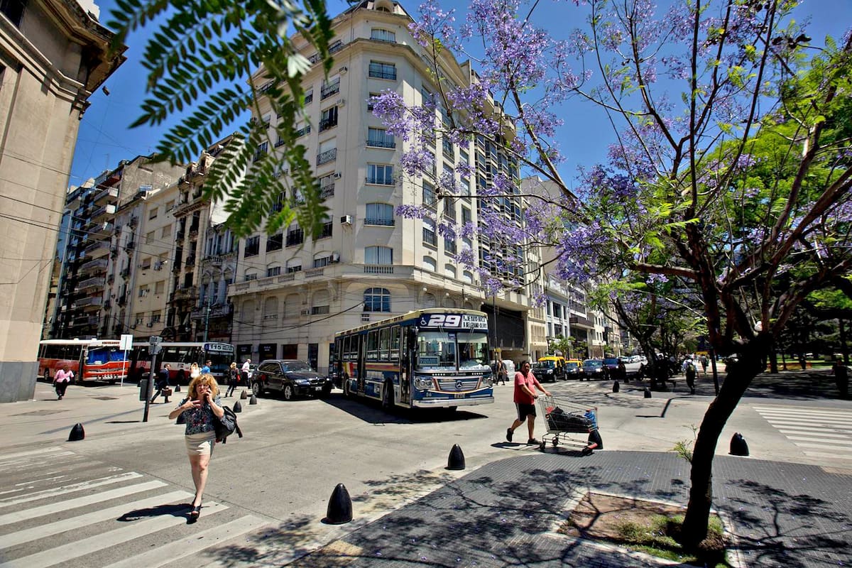 Calles casi vacías, locales sin colas y otros atractivos de este mes que quema