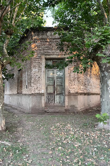 Calles polvorientas, un puñado de casas, la vieja despensa, la panadería, el club social y los tilos en la plaza forman el pequeño paraje La Niña
