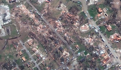 Calles Walnut y Mulberry, después del tornado en Rolling Fork