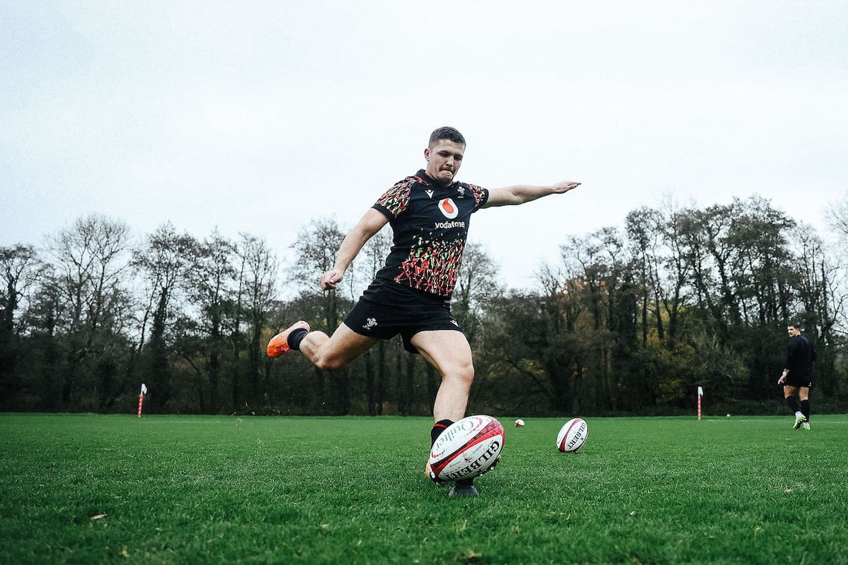 Callum Sheedy ejercita envíos a los palos; después de contar con grandes pateadores y muchas figuras, Gales está en recesión y recibirá en baja a los Pumas en Cardiff.