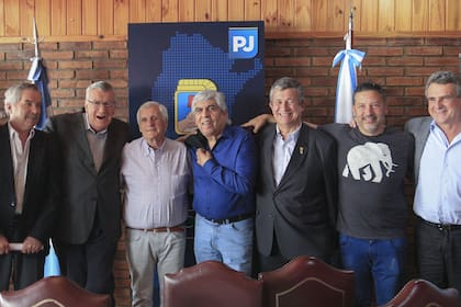 Caló y Moyano con dirigentes peronistas