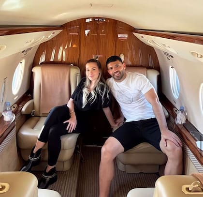 Calzetti y Agüero viajaron juntos desde Argentina a Europa