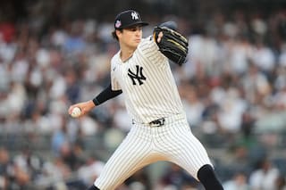 Jones pega jonrón de 2 carreras y Yankees vencen 3-1 a Azulejos para hilar quinta victoria