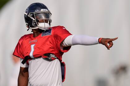 Cam Ward demuestra por qué los Titans lo eligieron como el número uno en su debut de pretemporada