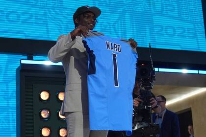 Cam Ward, la apuesta de los Titans como número 1 del draft. Travis Hunter, 2do con los Jaguars