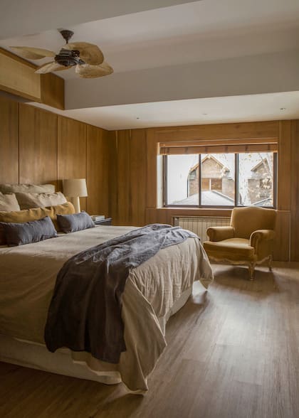 Cama vestida con textiles de Casa Tarlo.