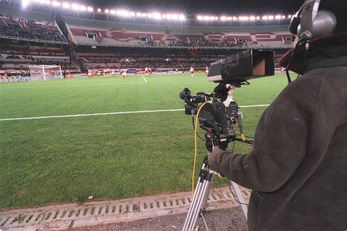 CAMARAS DE TELEVISION EN LAS CANCHAS 20/8/98