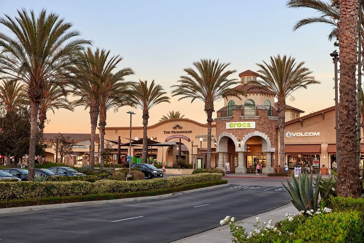Camarillo Premium Outlets se posicionó como el centro comercial más "bueno, bonito y barato" en California, según ChatGPT