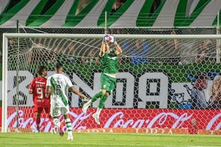 Independiente no puede hacer goles ni cuando juega contra diez y el DT Stillitano hace cambios, pero...