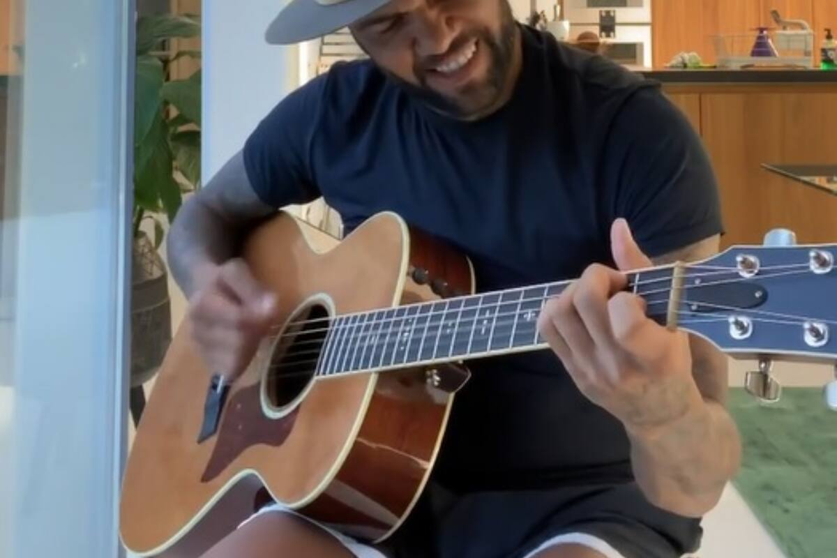¿Cambia el fútbol por la música? Tras dejar Barcelona, Dani Alves fue a ver a Sebastián Yatra y se animó a cantar
