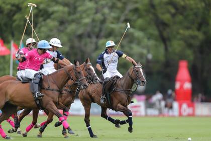 Cambiaso conduce la acción; cómodo triunfo de La Dolfina