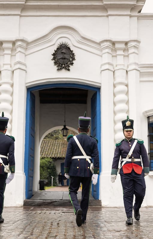 Cambio de guardia en la Casa Histórica de Tucumán.