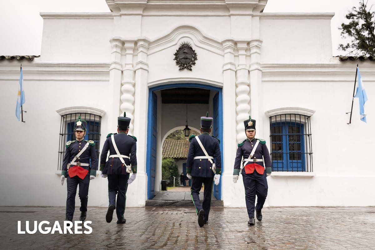Cambio de guardia en la Casa Histórica de Tucumán.