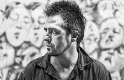 CAMBIO DE PROTOTIPOS. “Cuando hayan pasado 30 años y Leo Oyola siga publicando va a ser muy difícil pensar en Borges como prototipo. Los escritores vamos a ser esos tipos con remeras sin mangas, tatuados, hablando a los gritos”