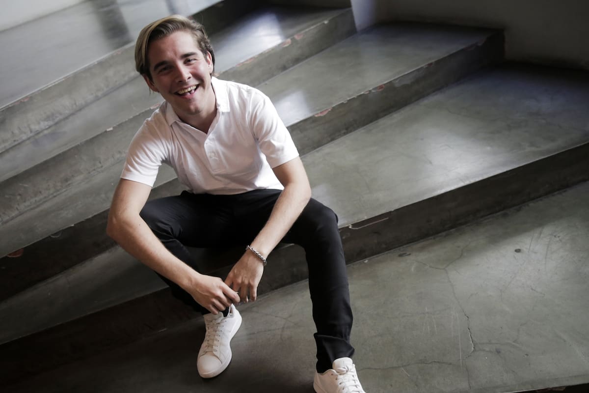 Cambió la contabilidad por el teatro y, a los 22 años, ya lleva cinco musicales en su haber; ahora participa en Quién retiene a quién