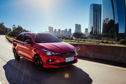 Cambios estéticos en el Fiat Cronos para mantener el liderazgo entre los sedanes de la Argentina. Fue el vehículo más vendido en septirmbre y octubre. Se fabrica en Córdoba