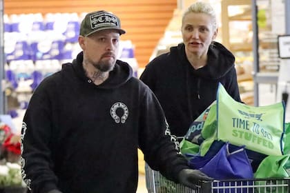 Cameron Diaz y su marido fueron al supermercado a proveerse de alimentos durante la cuarentena