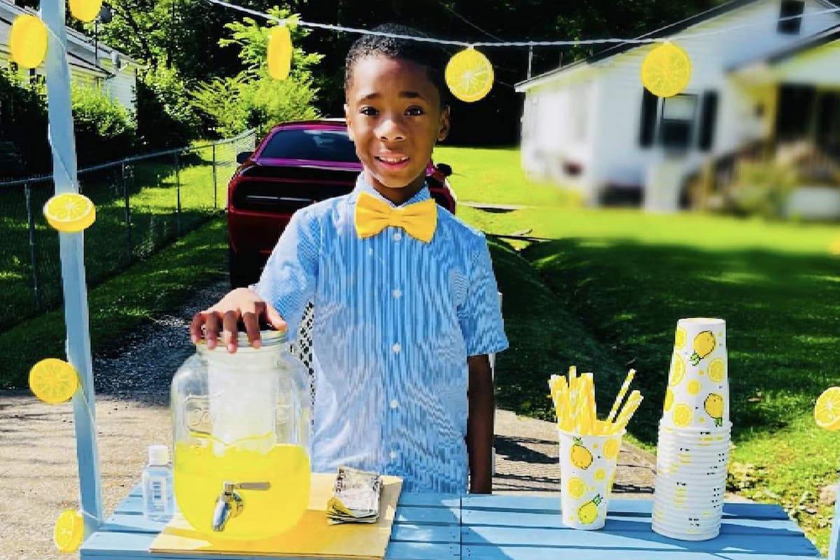 Cameron, fundador de Cam’s Lemonade, está en tercer grado y quiso ahorrar dinero para ir a Disney World