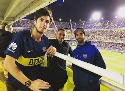 Cameron Norrie en la Bombonera, en 2017, junto con su entrenador argentino, Facundo Lugones.