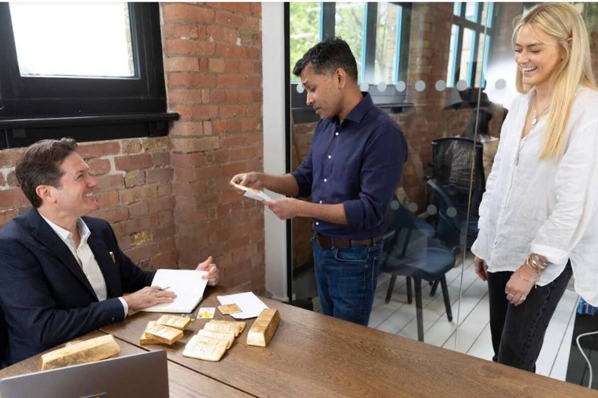 Cameron Parry planea pagar sus salarios con oro para cuidar el poder adquisitivo de su personal