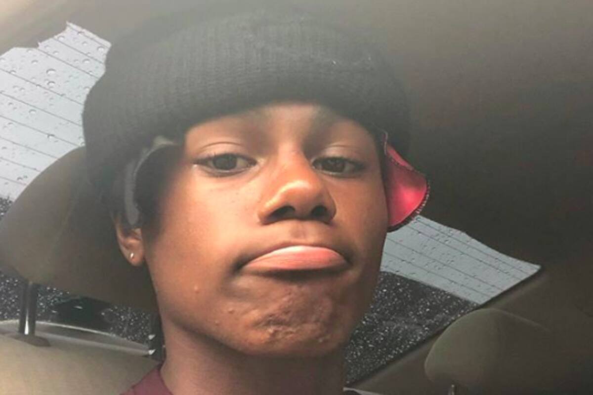 Cameron Welch tiene 18 años y en un video repasó todas las reglas que su mamá le enseñó de chico para evitar situaciones de violencia y discriminación