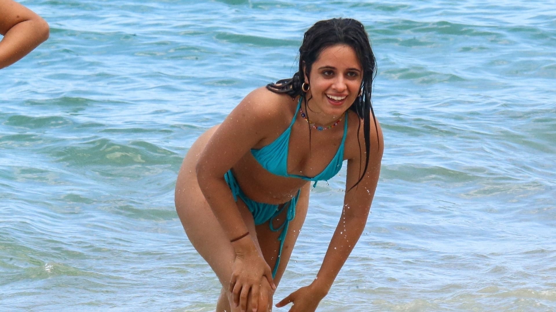 Camila Cabello en un día en la playa con sus mejores amigas en Miami