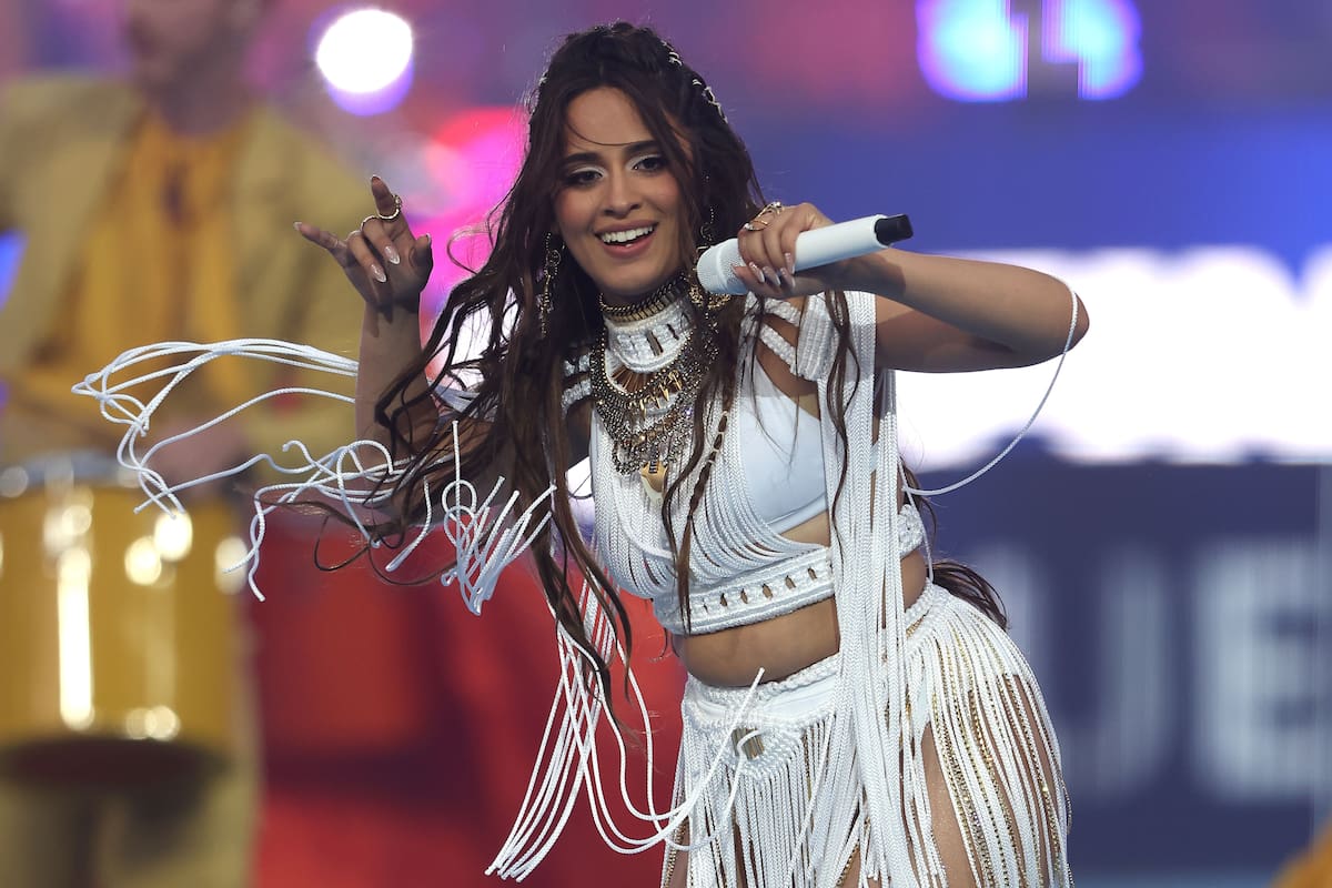 Camila Cabello en el espectáculo previo al partido antes del partido final de la Champions League
