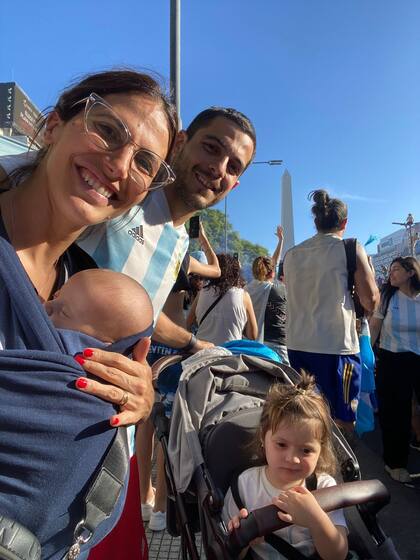 Camila con su marido y sus hijos, Juana y Rufino