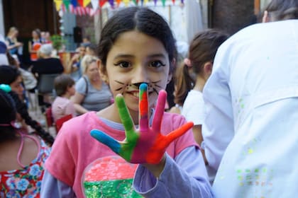 Camila, de 9 años, durante el festejo de Octubrillante del año pasado en la Comunidad Cristiana de Buenos Aires