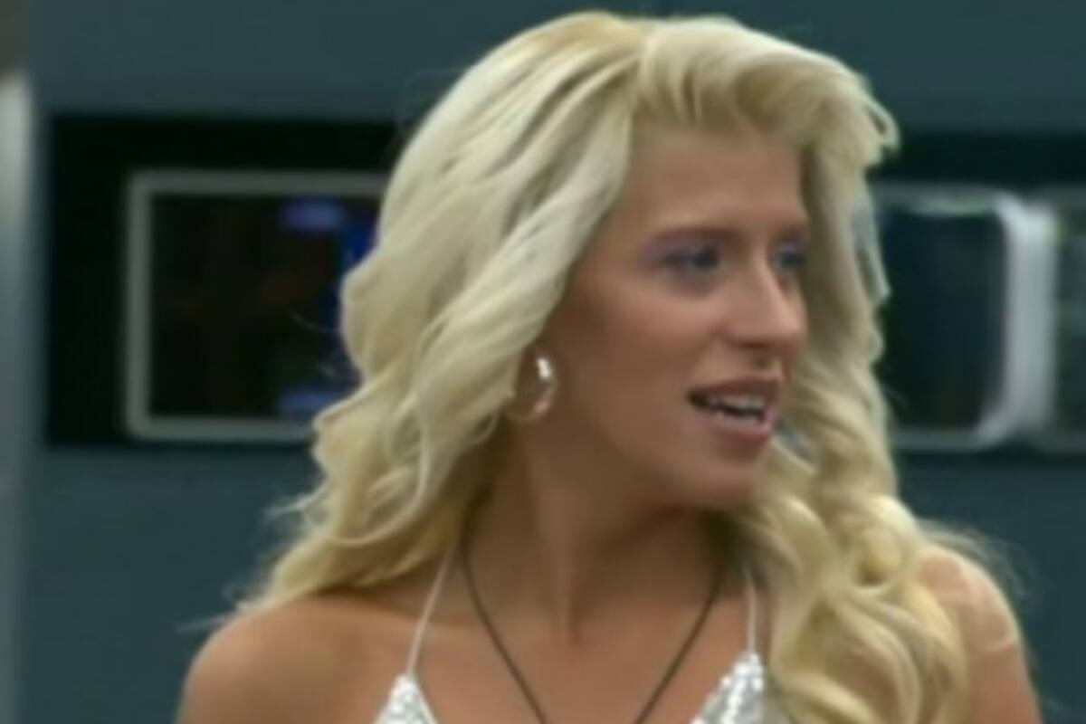 Camila de Gran Hermano eligió un particular look para limpiar los baños de la casa y se volvió viral