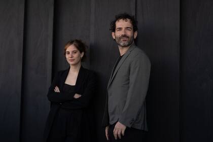 Camila Fabbri y Luis López Carrasco, finalista y ganador del 41° Premio Herralde de Novela, respectivamente; ambos son escritores y cineastas