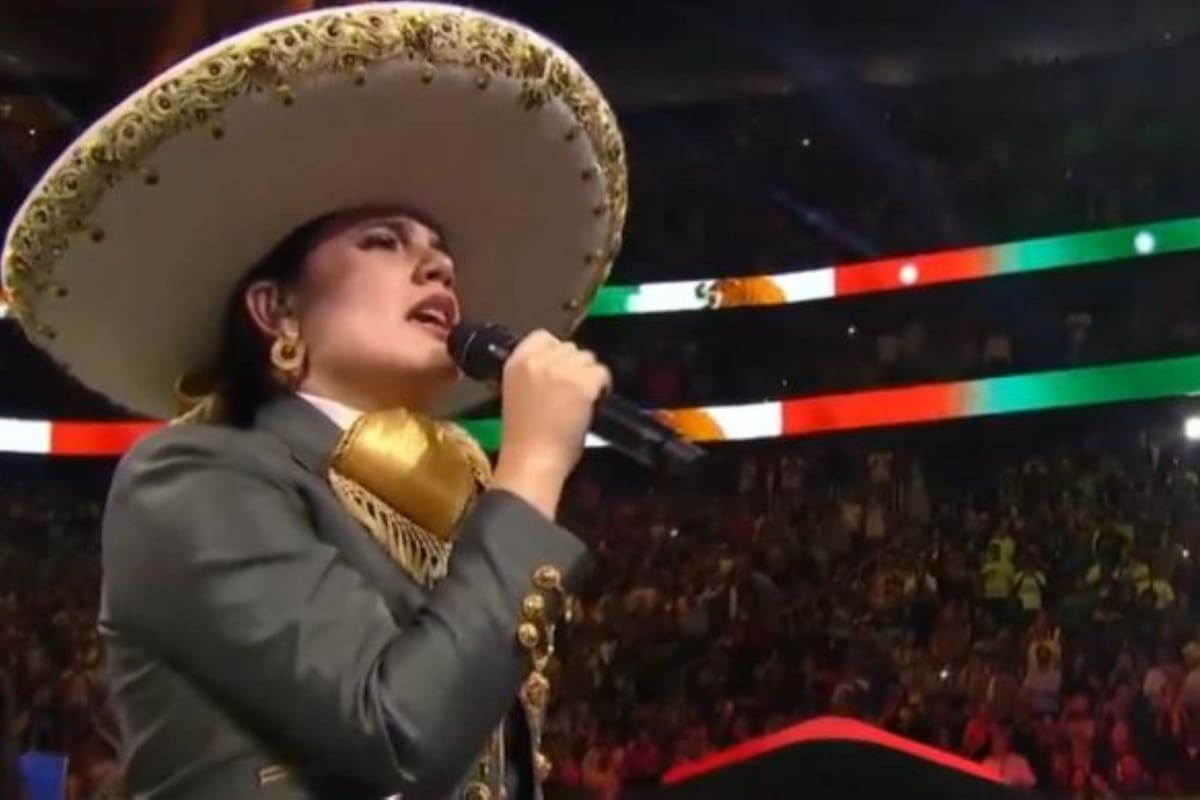 Camila Fernández interpretó el Himno de México antes de la pela entre Canelo Álvarez y Edgar Berlanga en Las Vegas