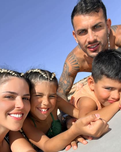 Camila Galante mostró los postales en familia dentro de una embarcación en Formentera
Foto: @ccamilagalantee