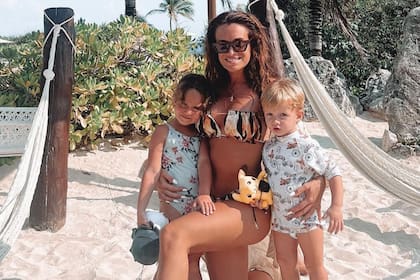 Camila Homs posó con sus hijos de vacaciones en Playa del Carmen y cosechó grandes elogios
