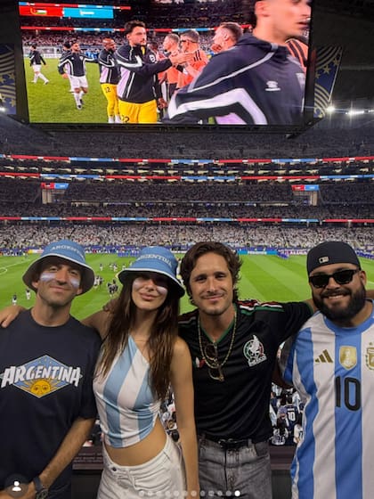 Camila Morrone disfrutó del encuentro junto al actor Diego Boneta y un par de amigos